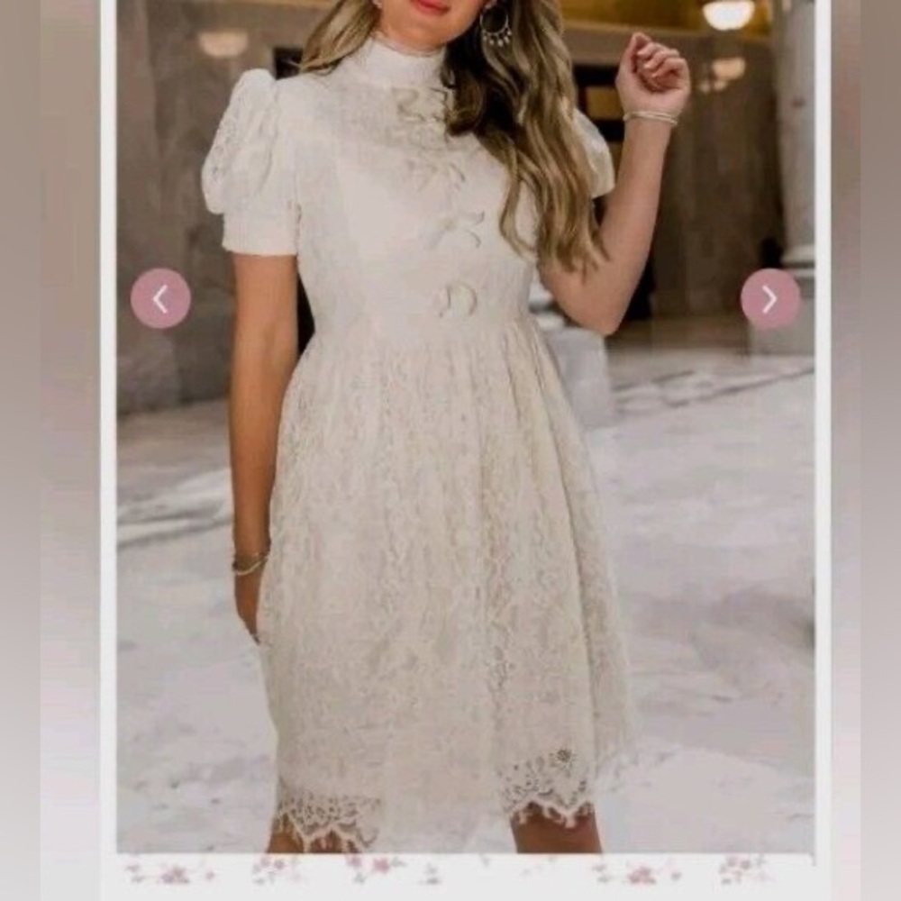 Ivy City Co Dress NWT
SIZE M
Ivory Lace